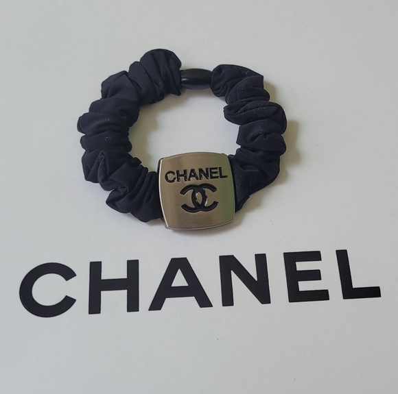 Chanel Black Hair Accessory - Picture 1 of 3